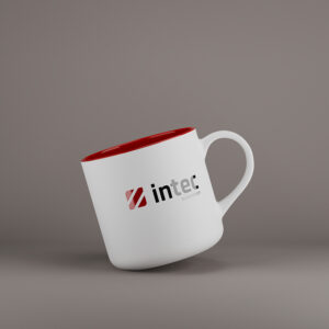 Biało-czerwone kubki z ceramiki z nadrukiem w dwóch kolorach